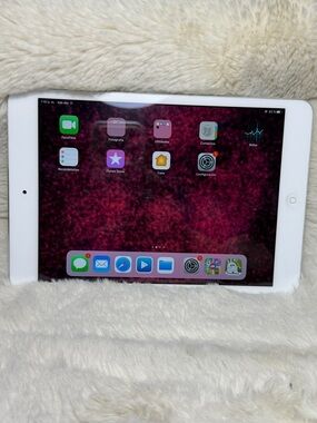 Apple iPad Tablet - White Apple Ipad Mini 2nd Generation 32 GB